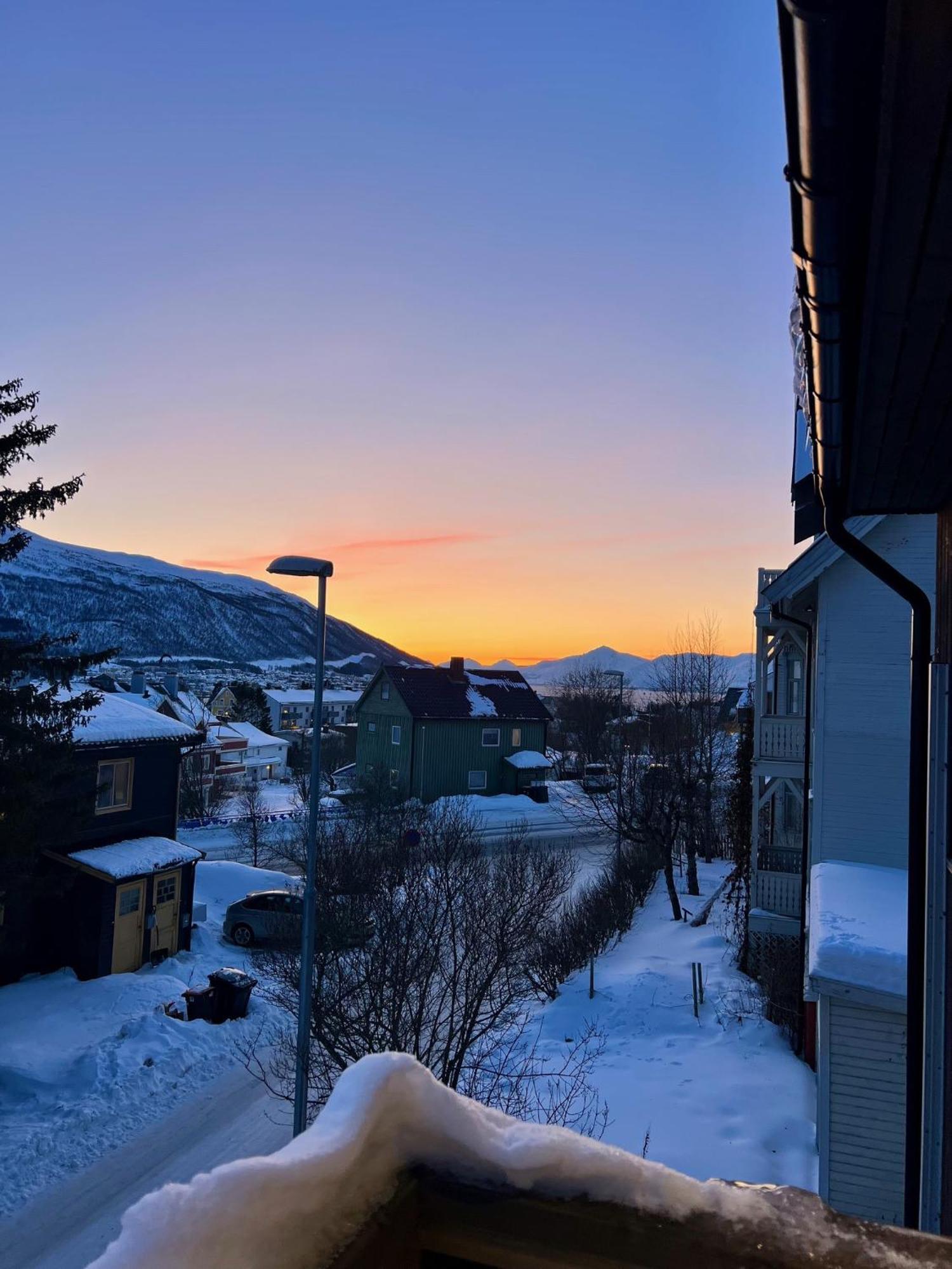 Modern And Central Apartment In Quiet Street Tromsø Esterno foto